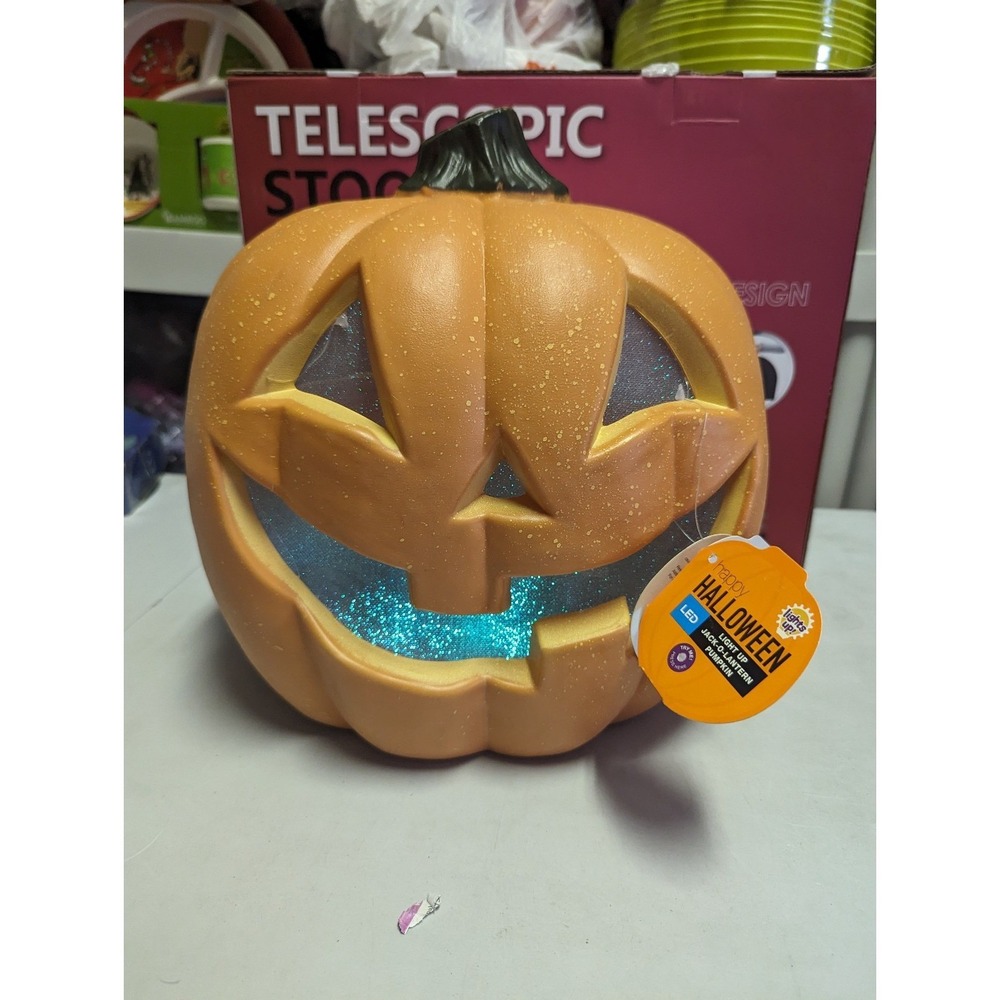 Light‎ up pumpkin